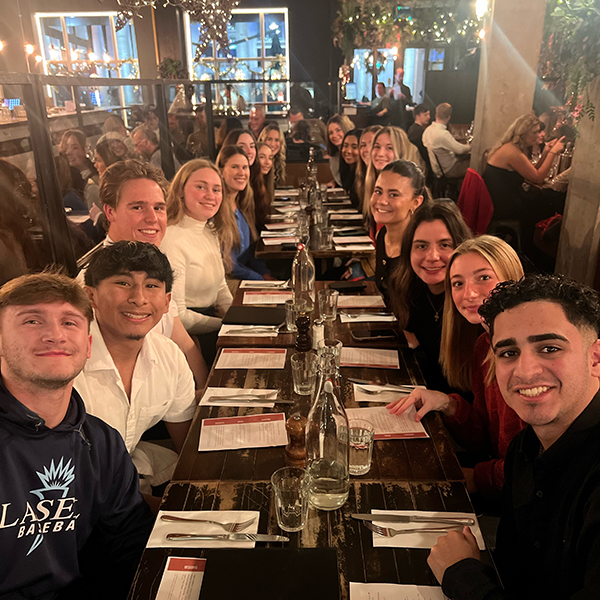 Lasell students at restaurant in Ireland